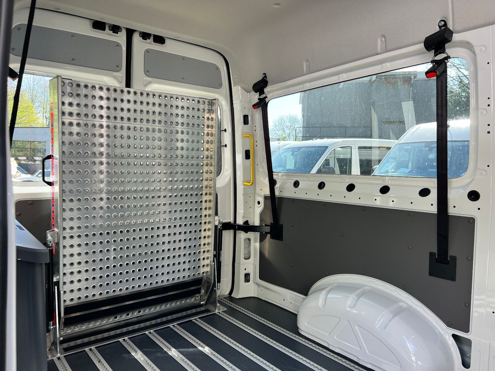 VW Crafter 35 *KMP / BTW* Rollstuhlrampe