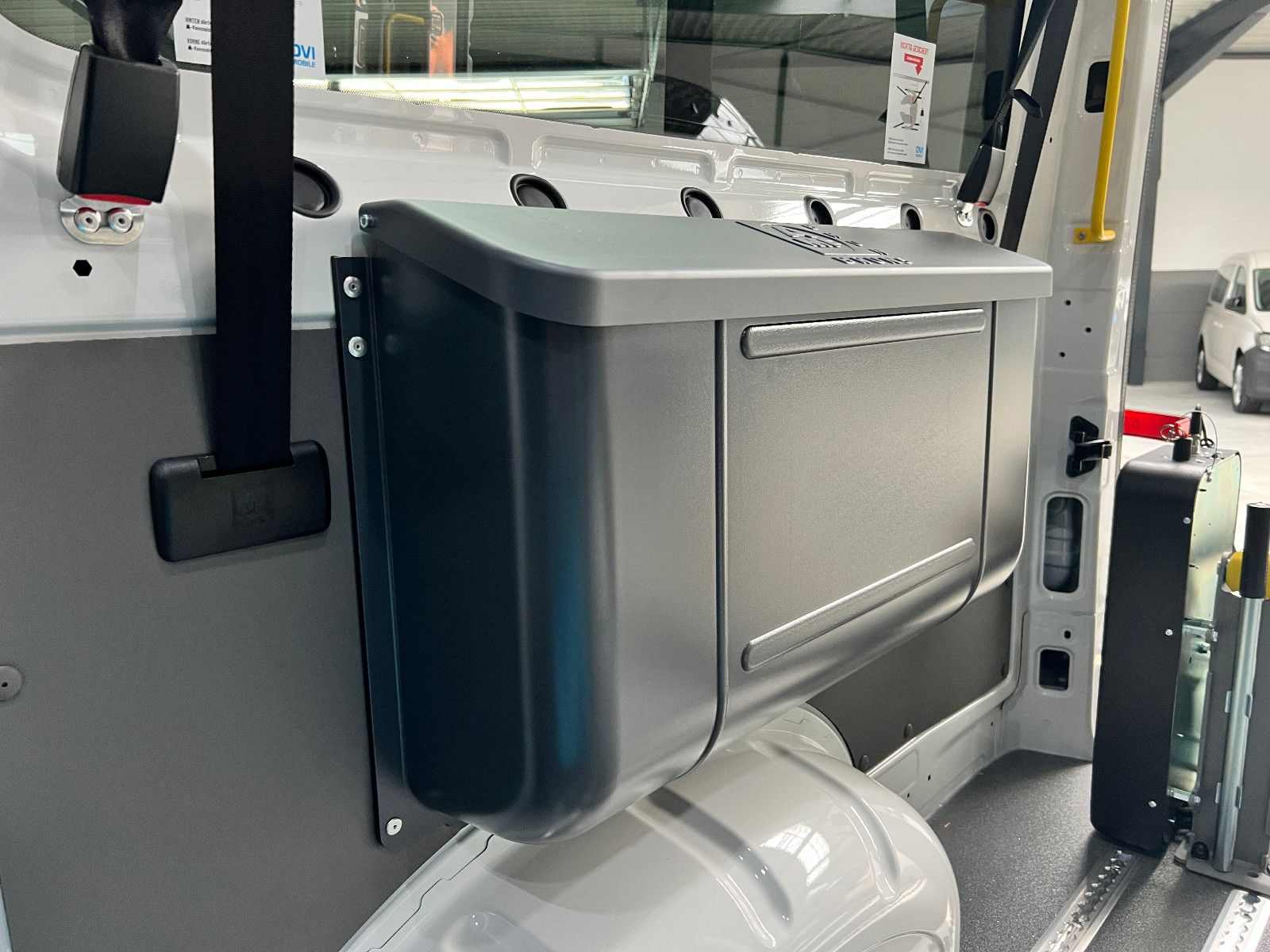 VW Crafter 35 4 Rollstuhlplätze Rampe