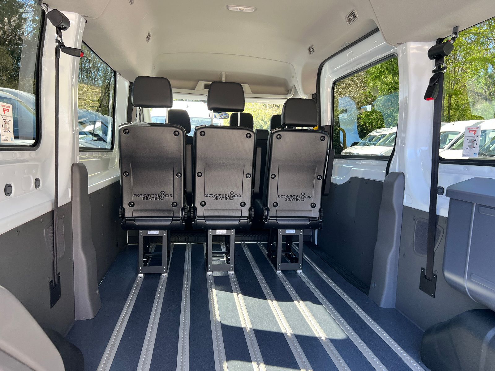FORD Kombi Trend KMP/BTW Rampe max. 4 Rollstulplätze