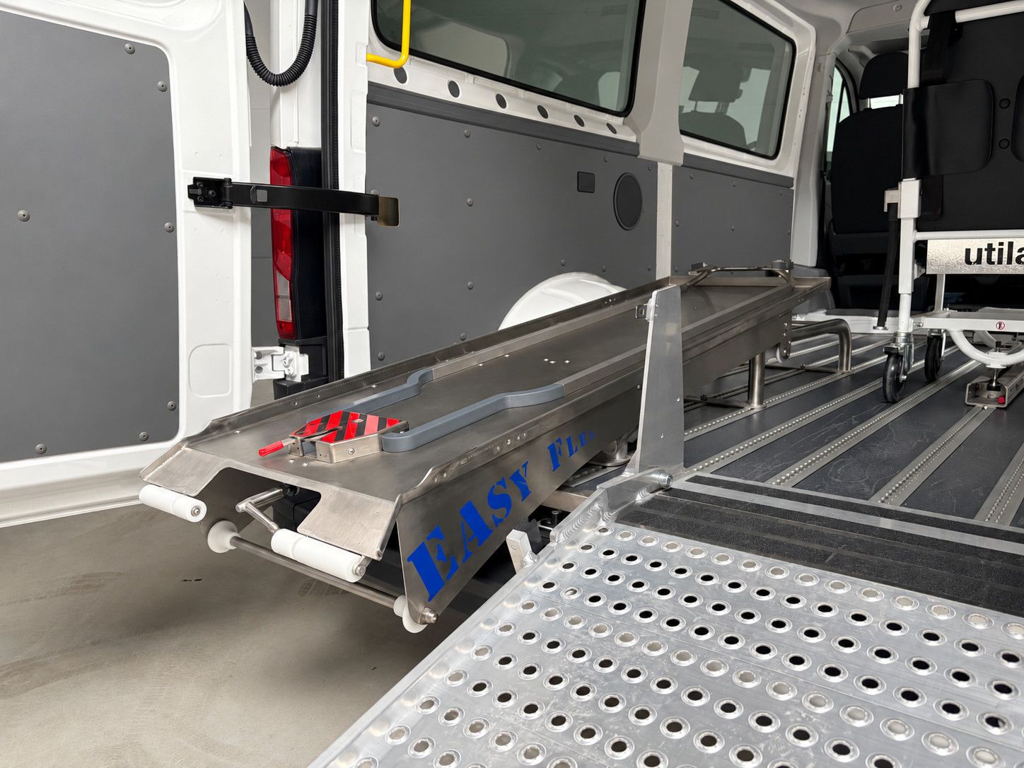 MAN Liegendtransport Rampe Rollstuhlplatz Trage