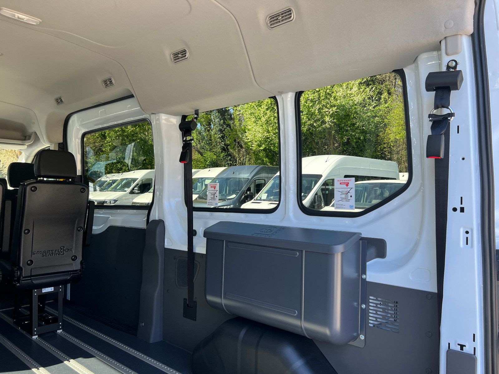 FORD Kombi Trend KMP/BTW Rampe max. 4 Rollstulplätze