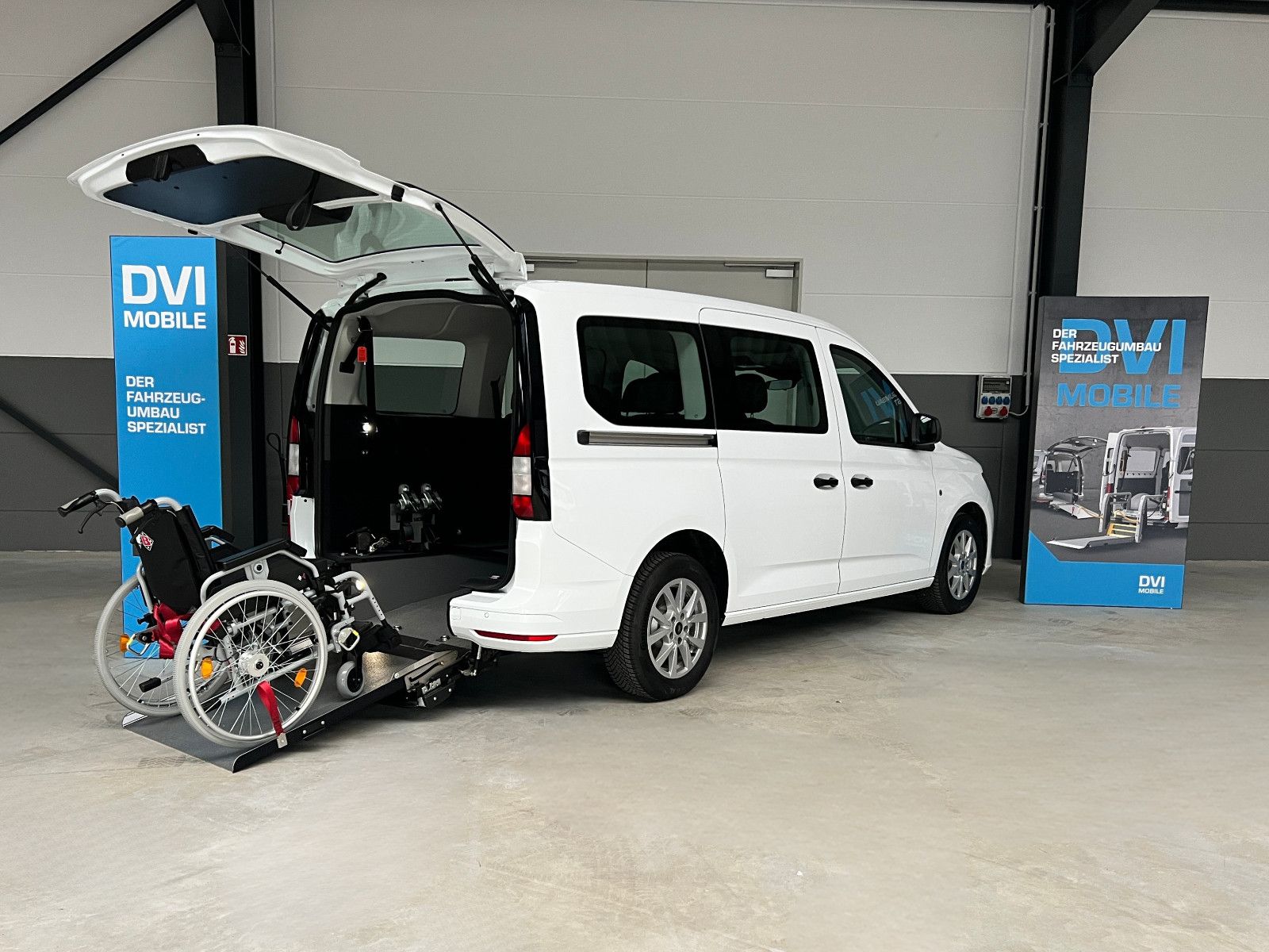 FORD Grand Tourneo Connect Trend KMP Rollstuhl Rampe