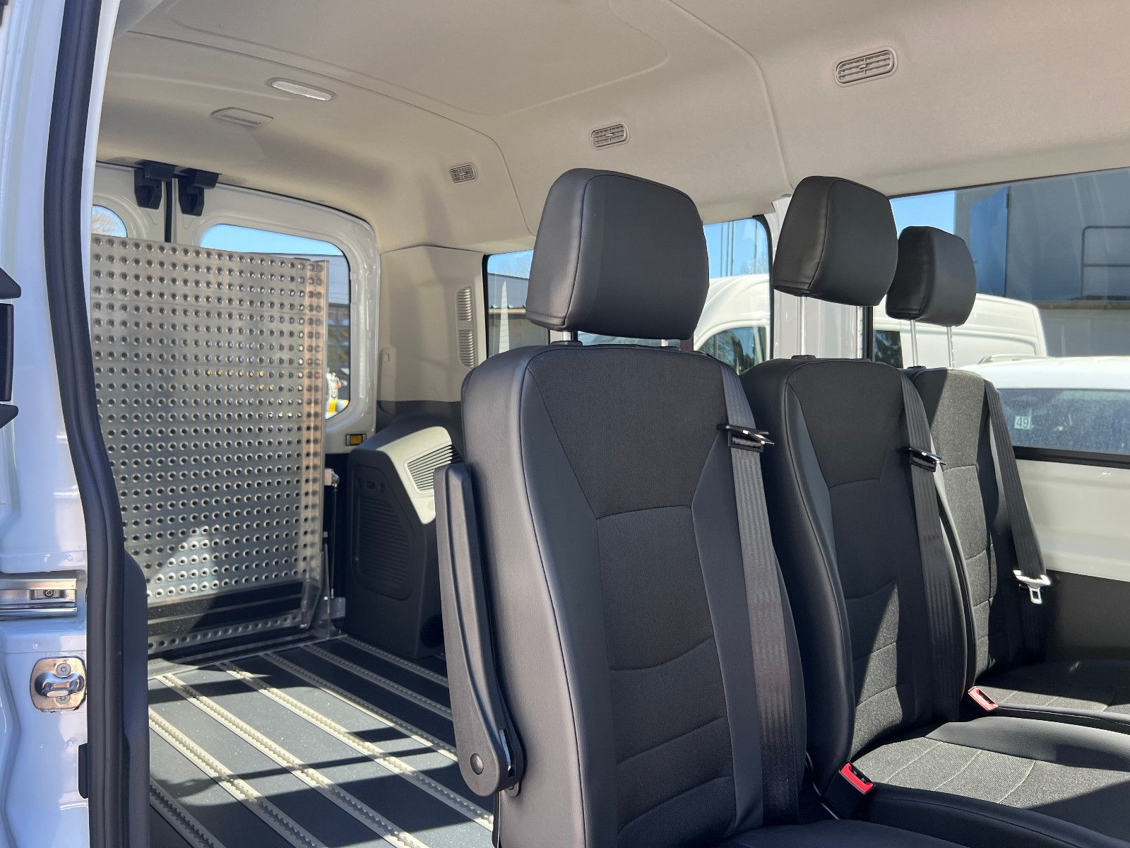 FORD Kombi Trend KMP/BTW Rampe max. 4 Rollstulplätze