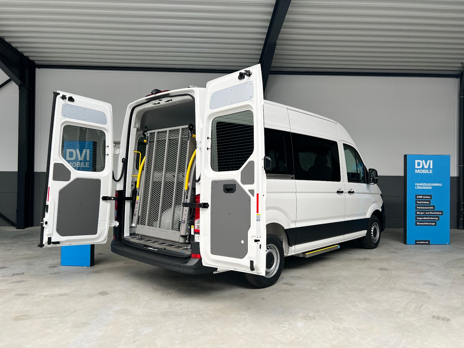VW Crafter 35 max. 4 Rollstuhlplätze *Lift* AMF