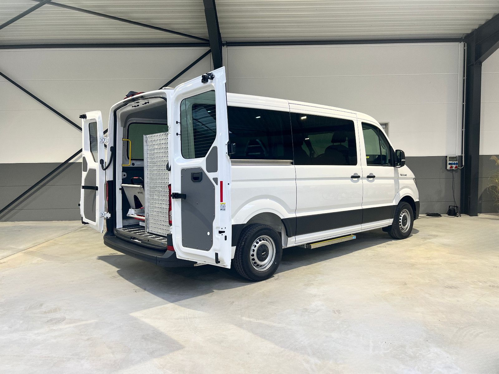 MAN Liegemietwagen inkl. Tragetisch Tragestuhl Rampe