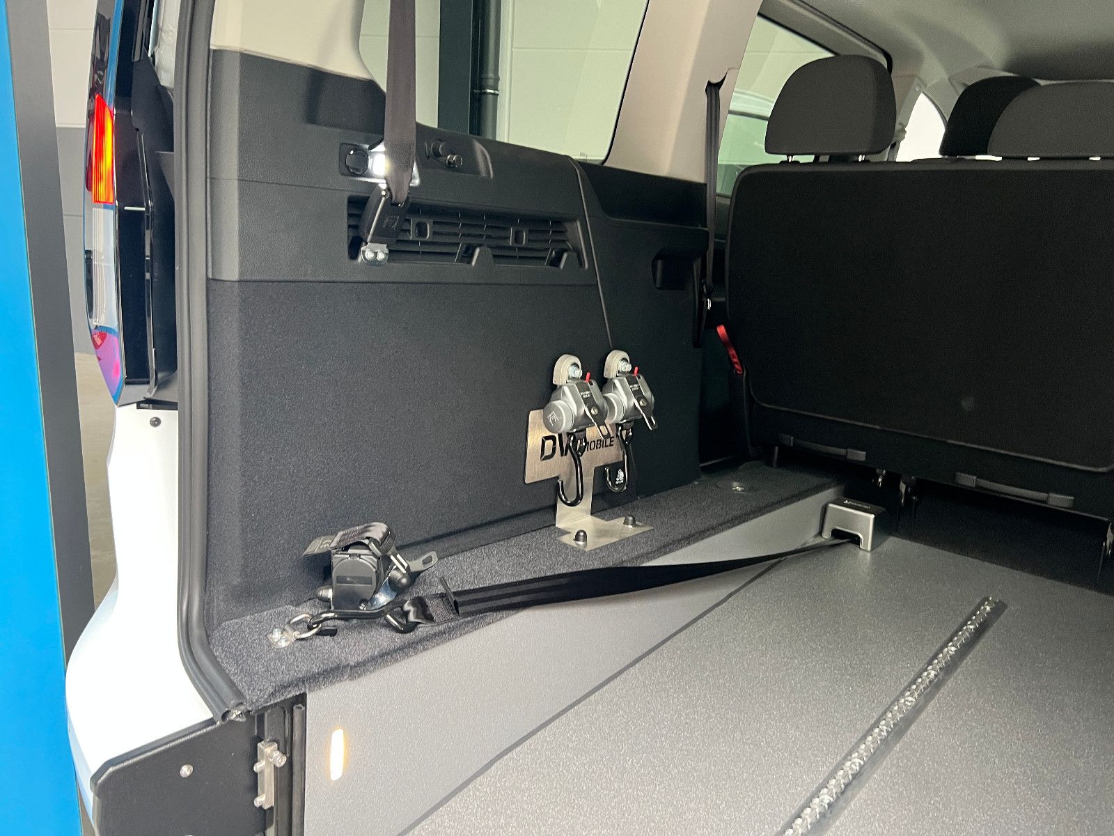 FORD Tourneo Connect *AMF Heckausschnitt* Rollstuhl