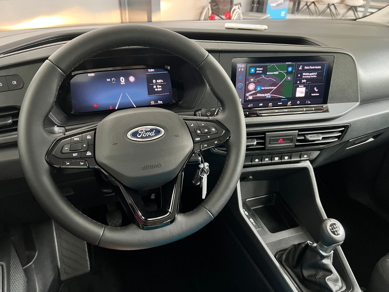 FORD Tourneo Connect Heckausschnitt Rollstuhlplatz
