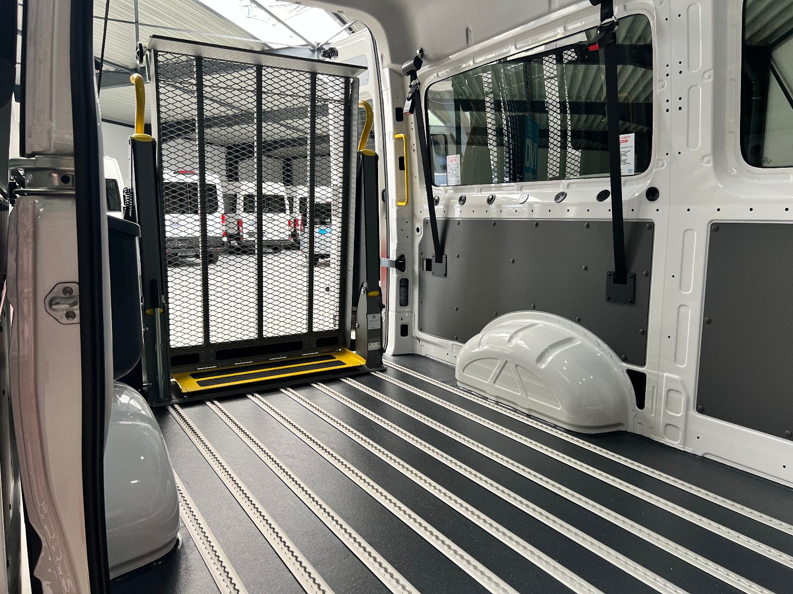 VW Crafter 35 *4 Rollstuhlplätze*