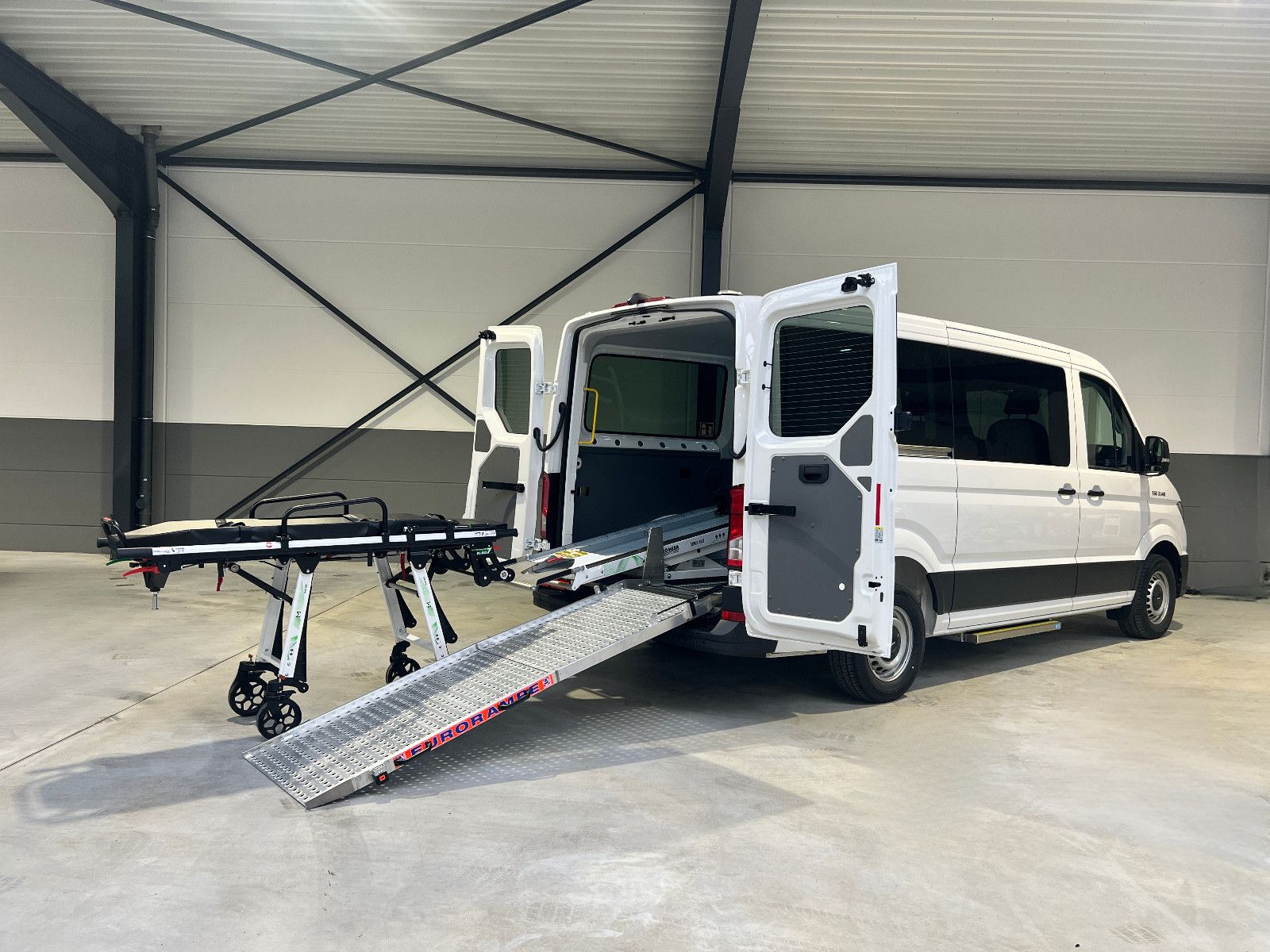 MAN Liegemietwagen inkl. Tragetisch Tragestuhl Rampe