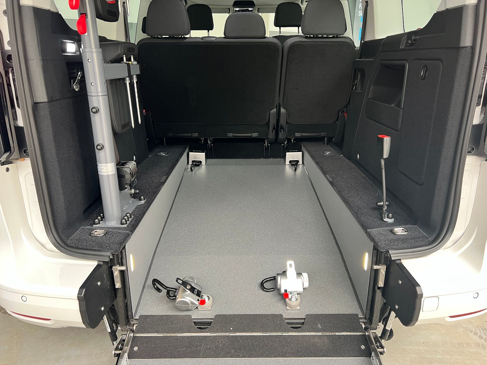 VW Caddy Maxi *Rollstuhl* Rampe