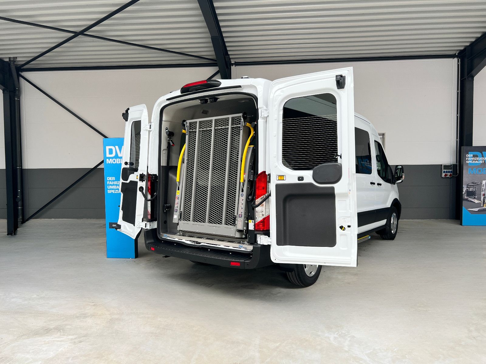 FORD Transit Kombi Trend KMP/BTW Rollstuhllift AMF