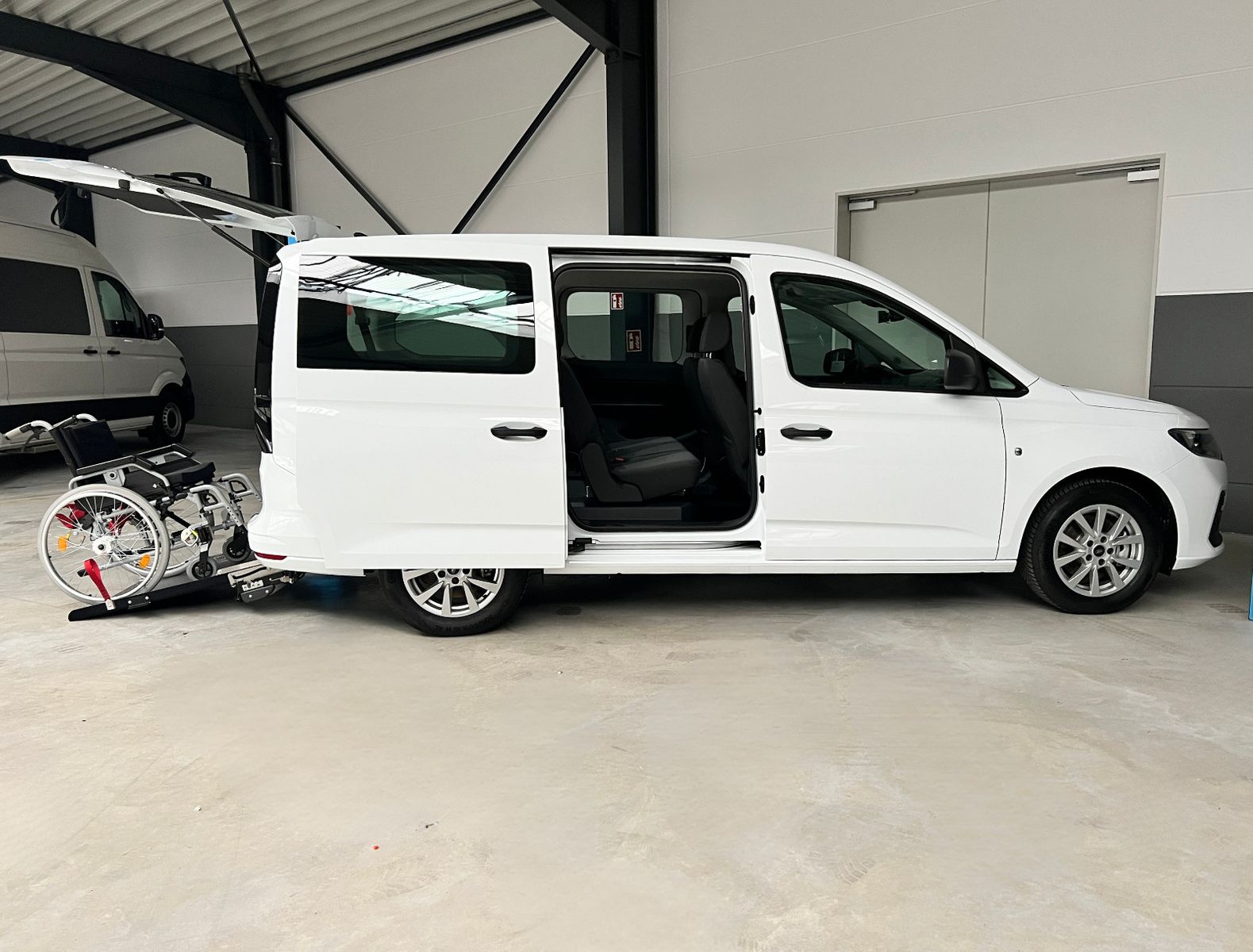 FORD Grand Tourneo Connect Trend KMP Rollstuhl Rampe