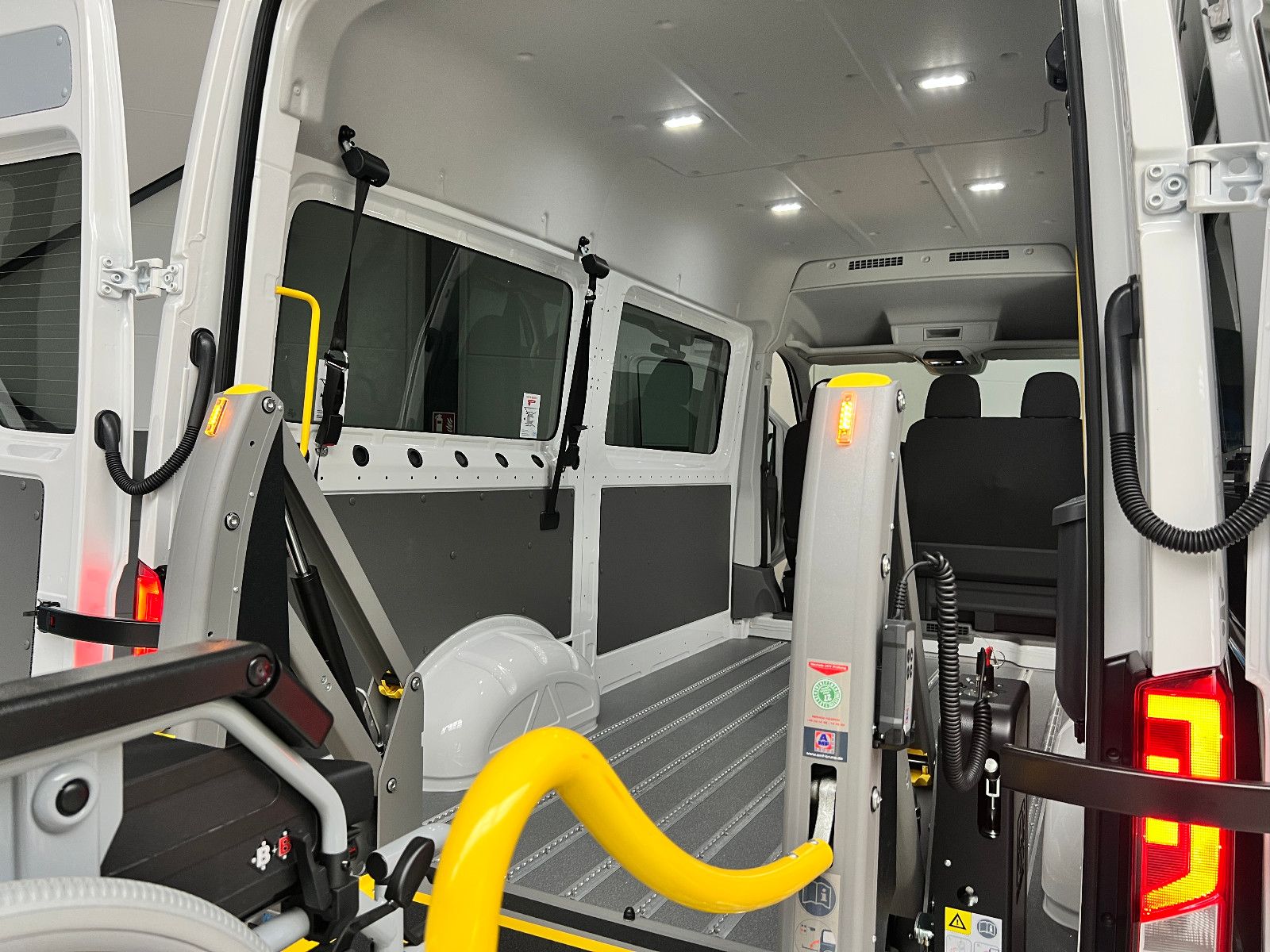 VW Crafter 35 *KMP / BTW* Rollstuhllift