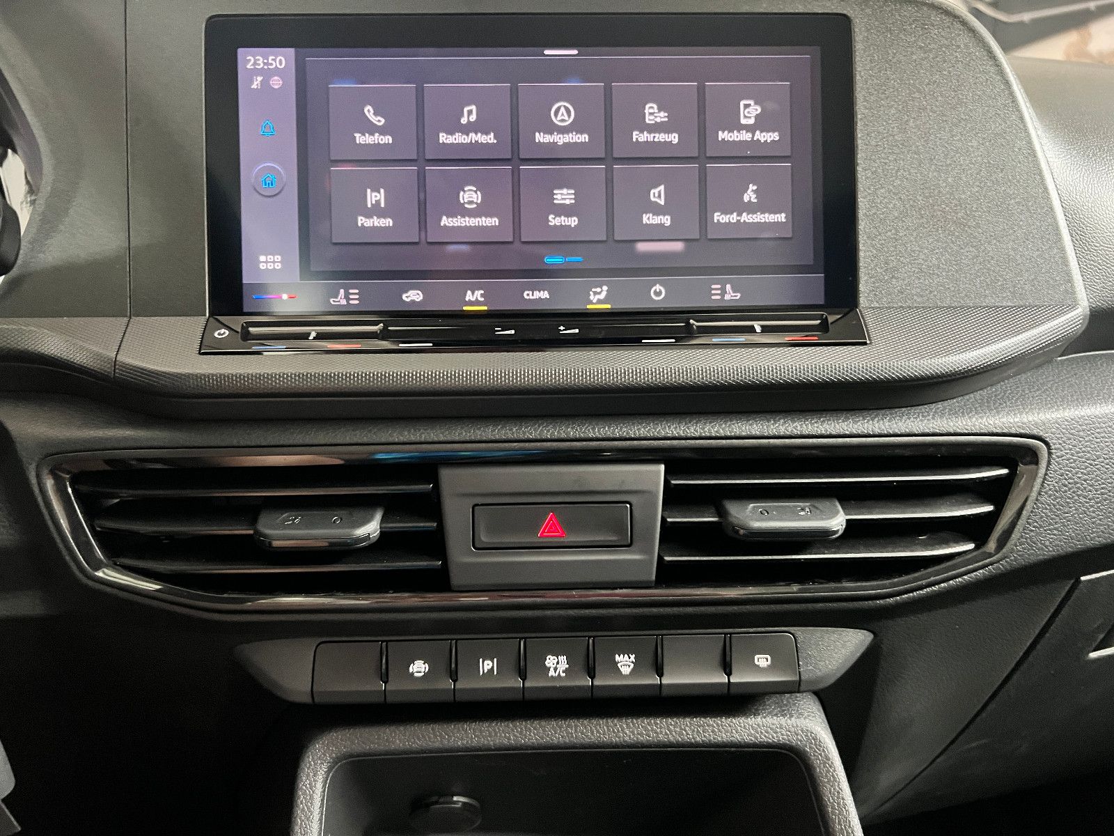 FORD Tourneo Connect Heckausschnitt Rollstuhlplatz