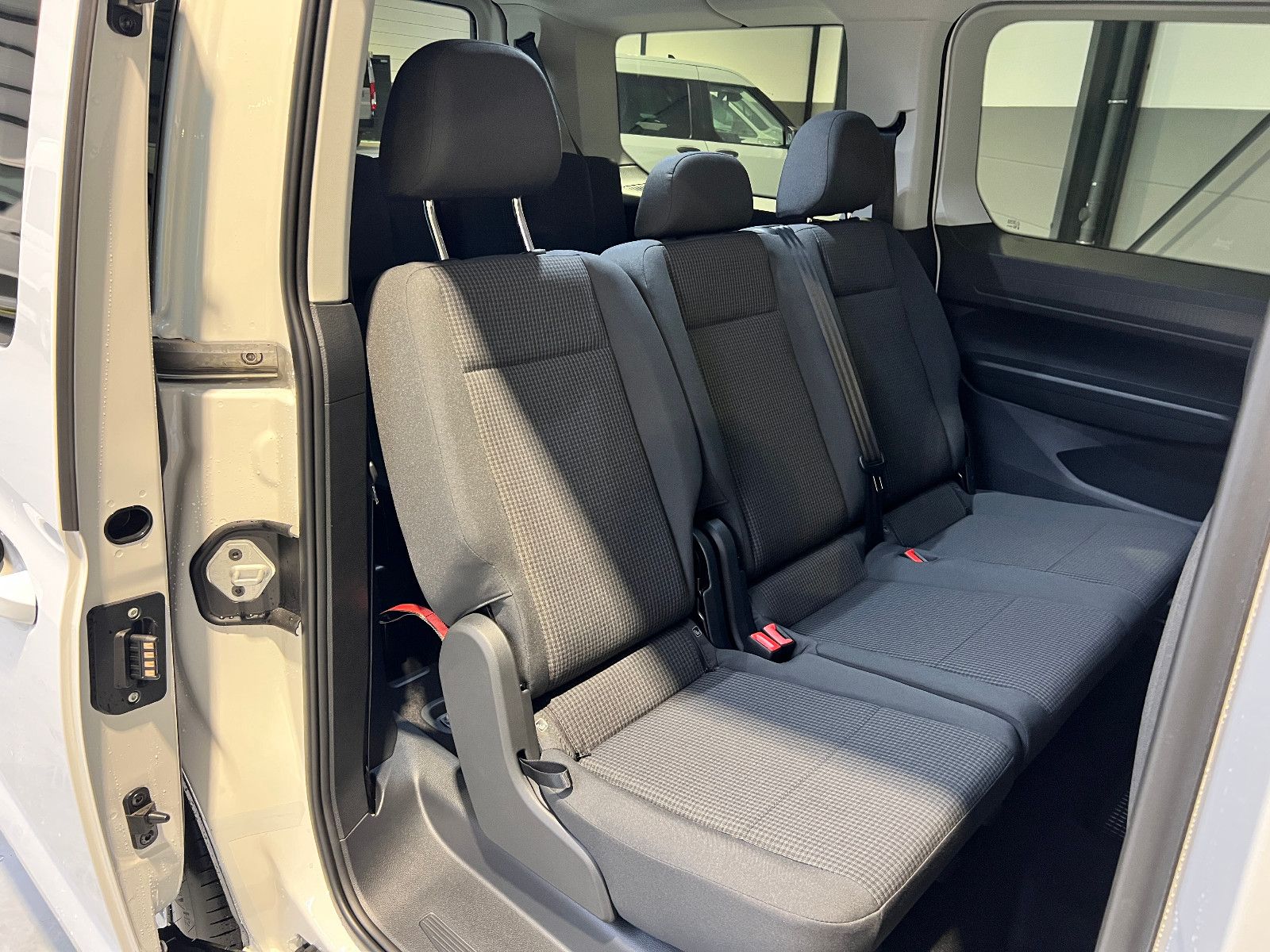 Volkswagen Caddy Maxi Life DSG LED SHZ PrivG
