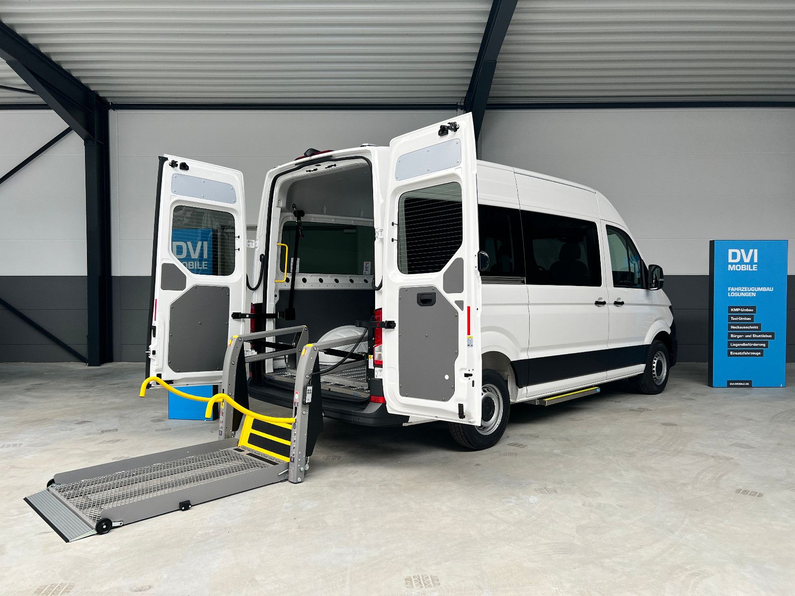 VW Crafter 35 max. 4 Rollstuhlplätze *Lift* AMF