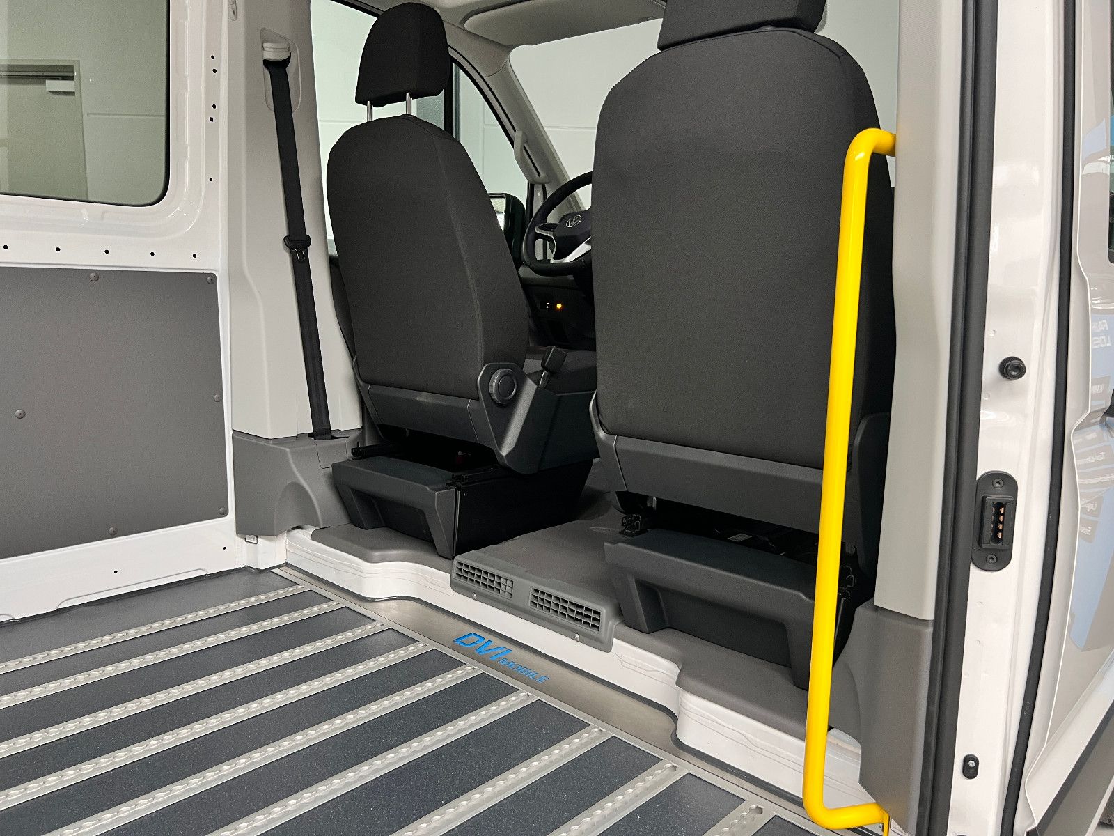 VW Crafter 35 max. 4 Rollstuhlplätze *Lift* AMF