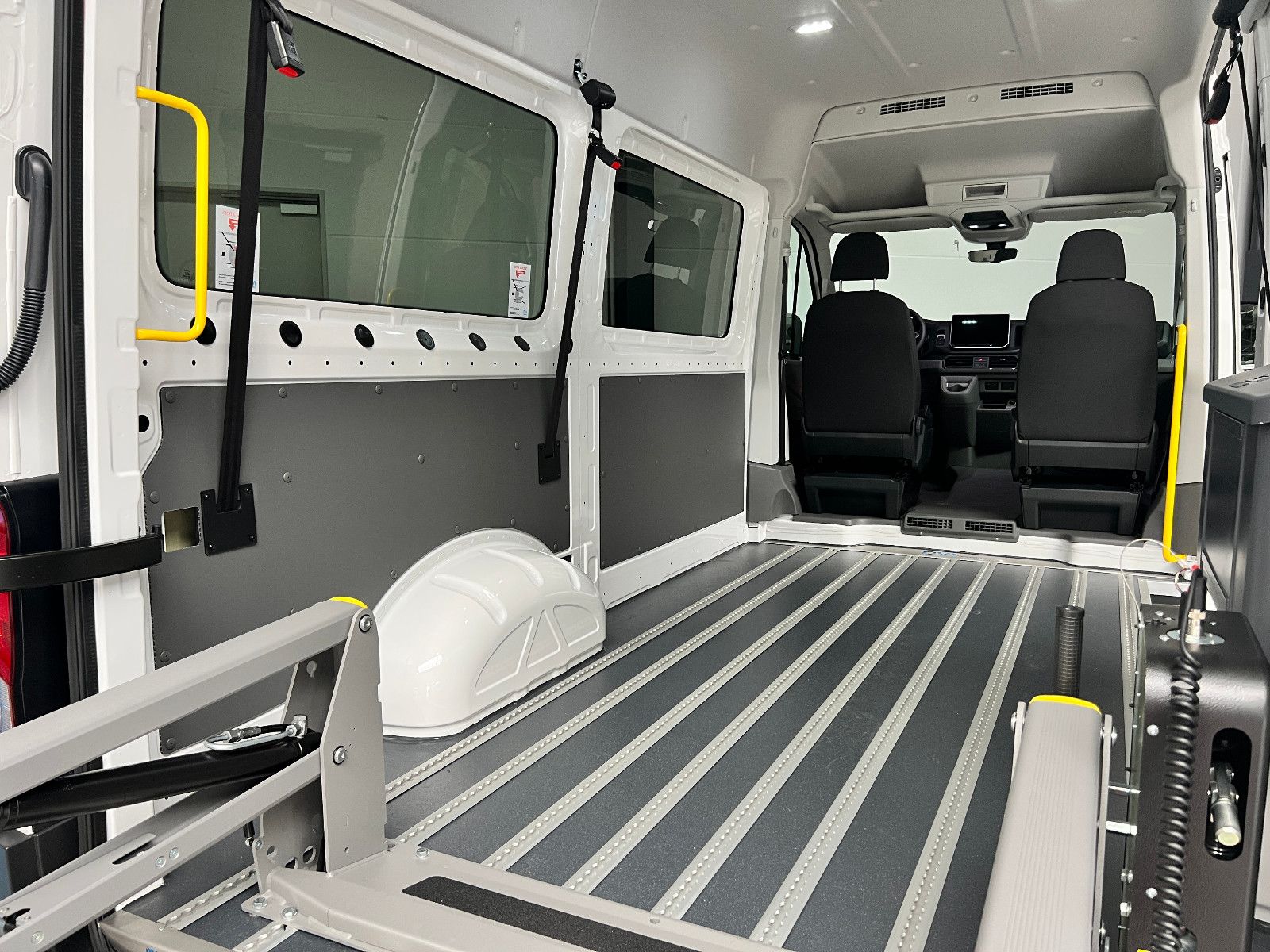 VW Crafter 35 *4 Rollstuhlplätze*