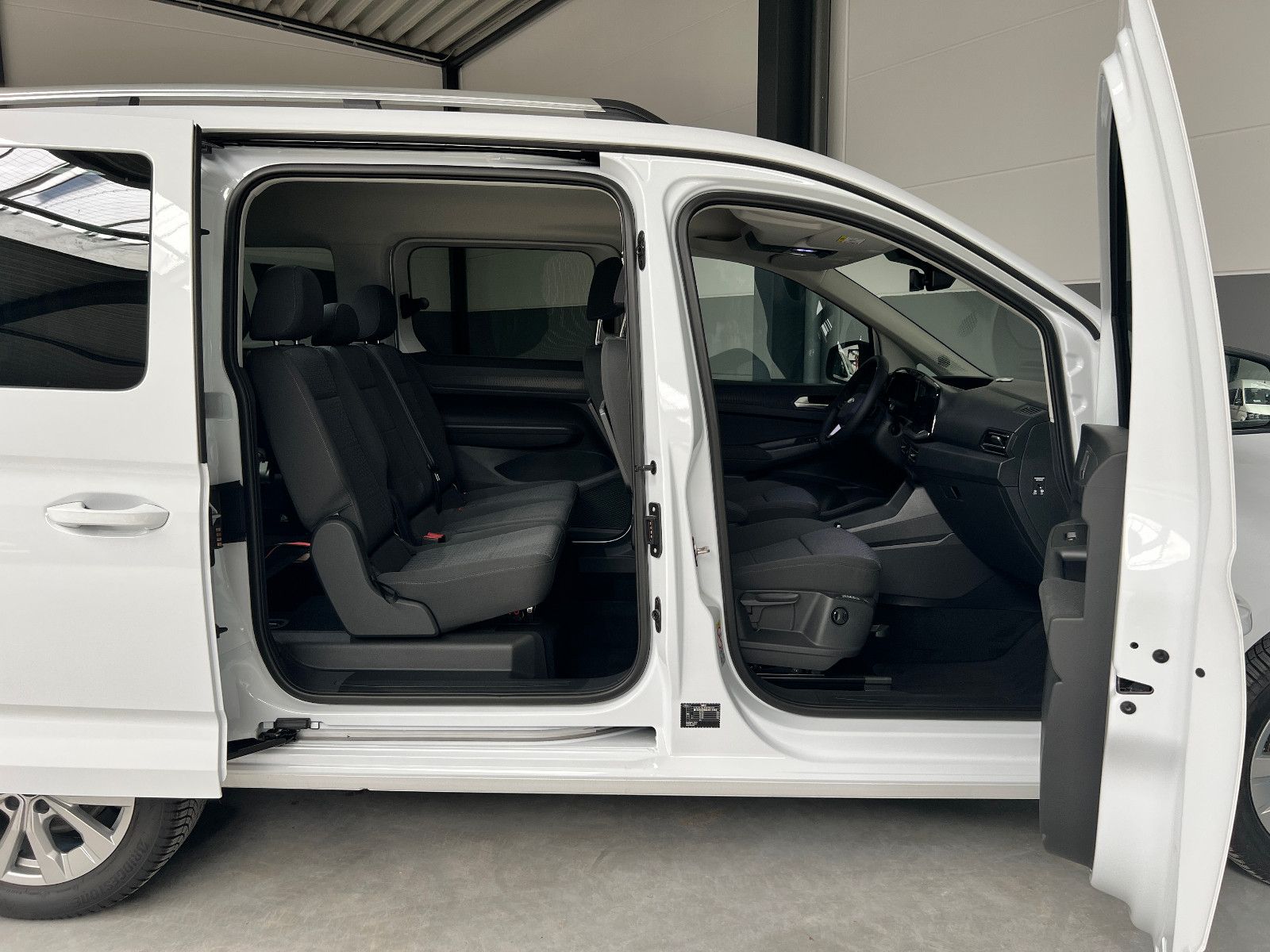 FORD Tourneo Connect *AMF Heckausschnitt* Rollstuhl