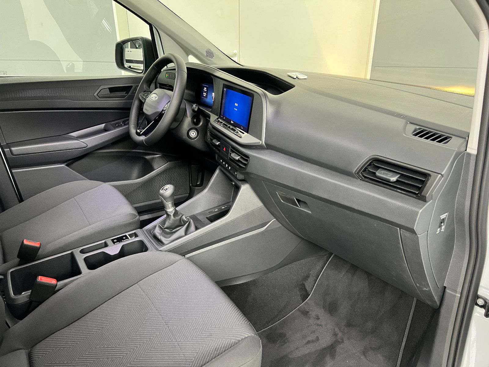 FORD Tourneo Connect Heckausschnitt Rollstuhlplatz
