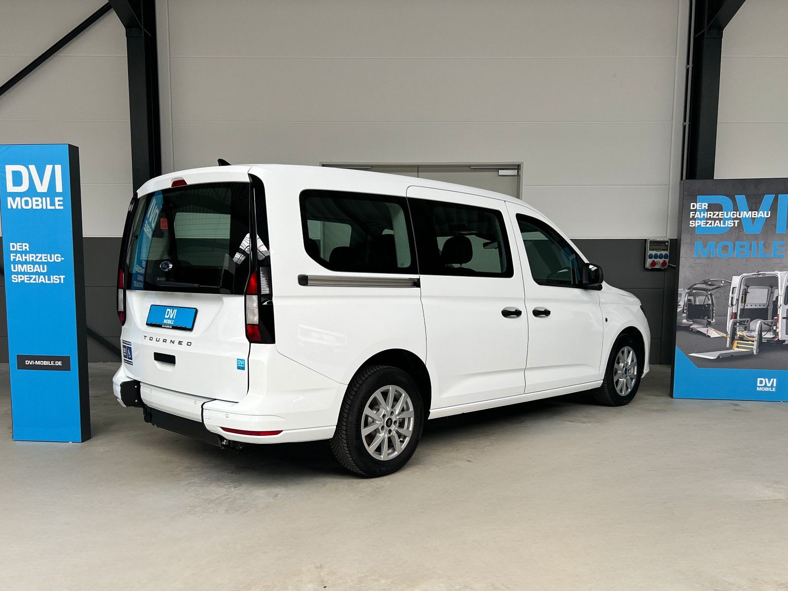 FORD Tourneo Connect Heckausschnitt Rollstuhlplatz