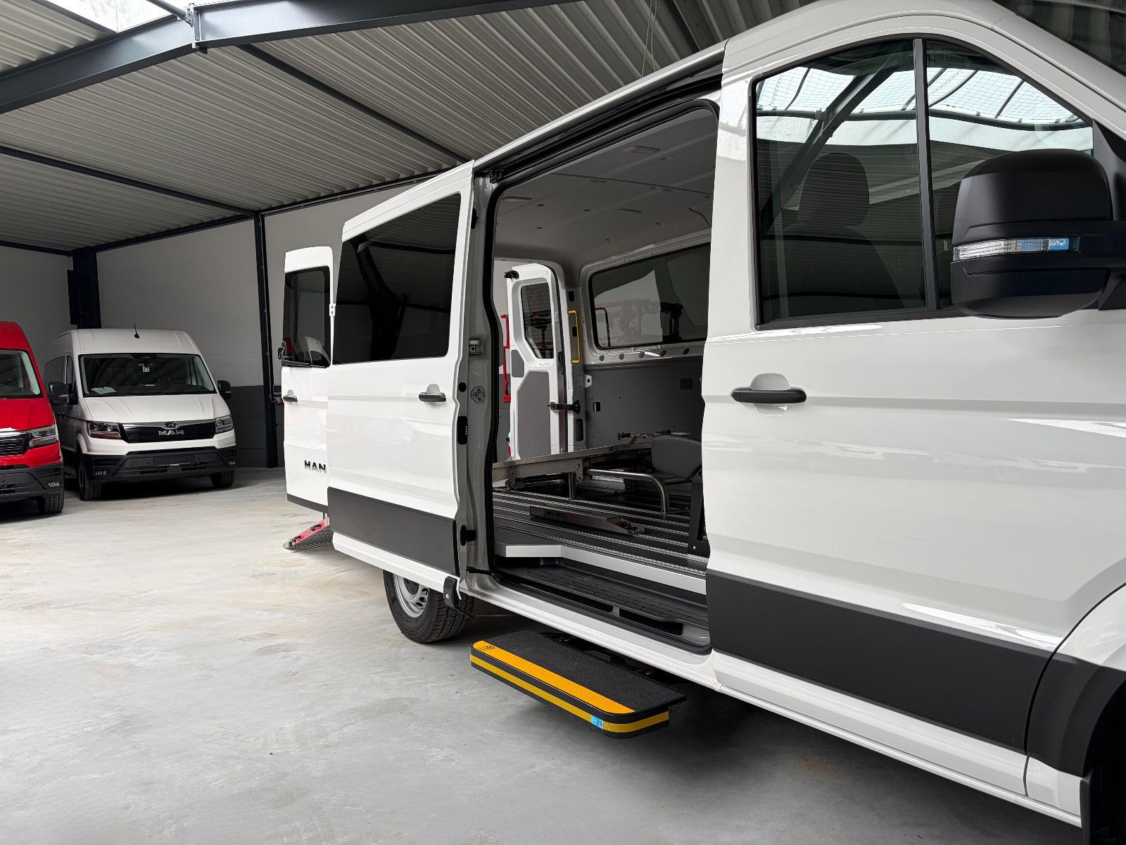 MAN Liegendtransport Rampe Rollstuhlplatz Trage