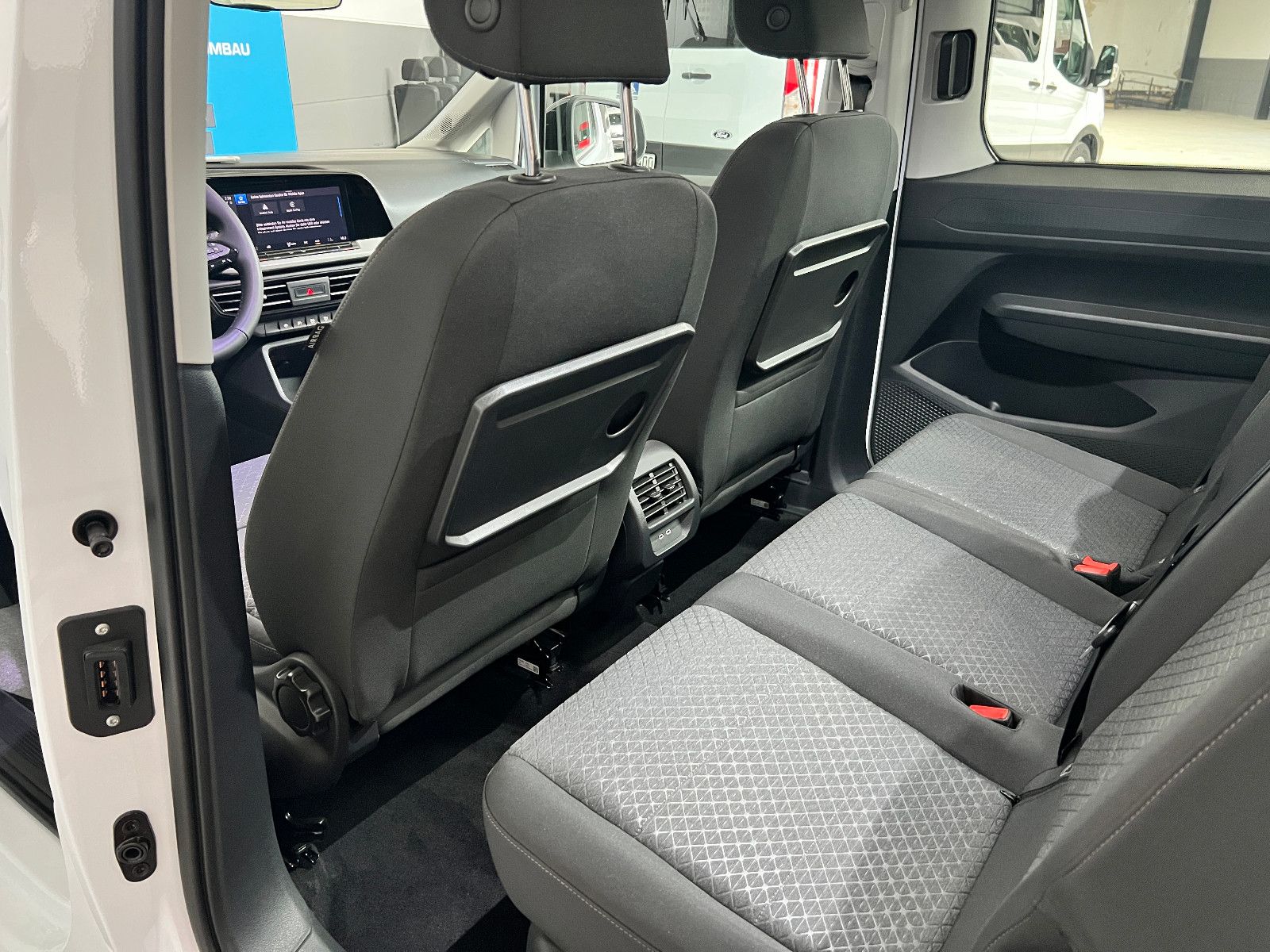 FORD Tourneo Connect *AMF Heckausschnitt* Rollstuhl
