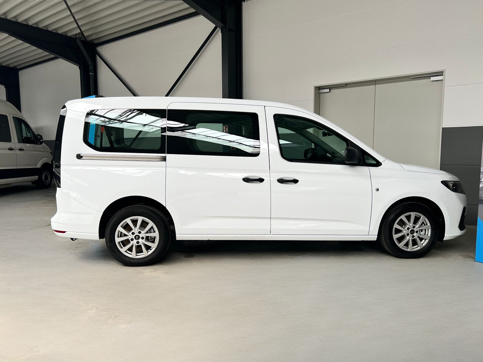 FORD Grand Tourneo Connect Trend KMP Rollstuhl Rampe