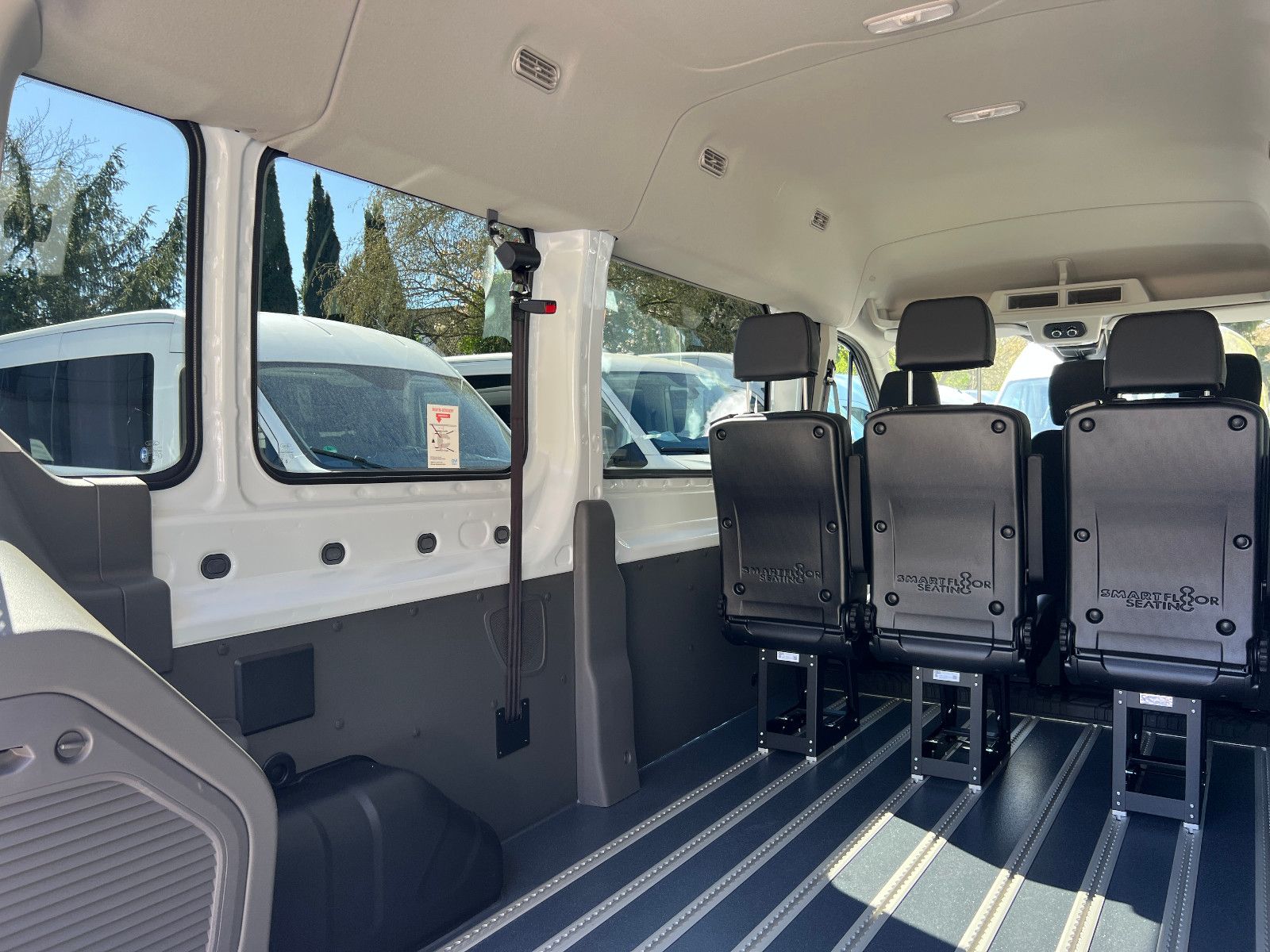 FORD Kombi Trend KMP/BTW Rampe max. 4 Rollstulplätze